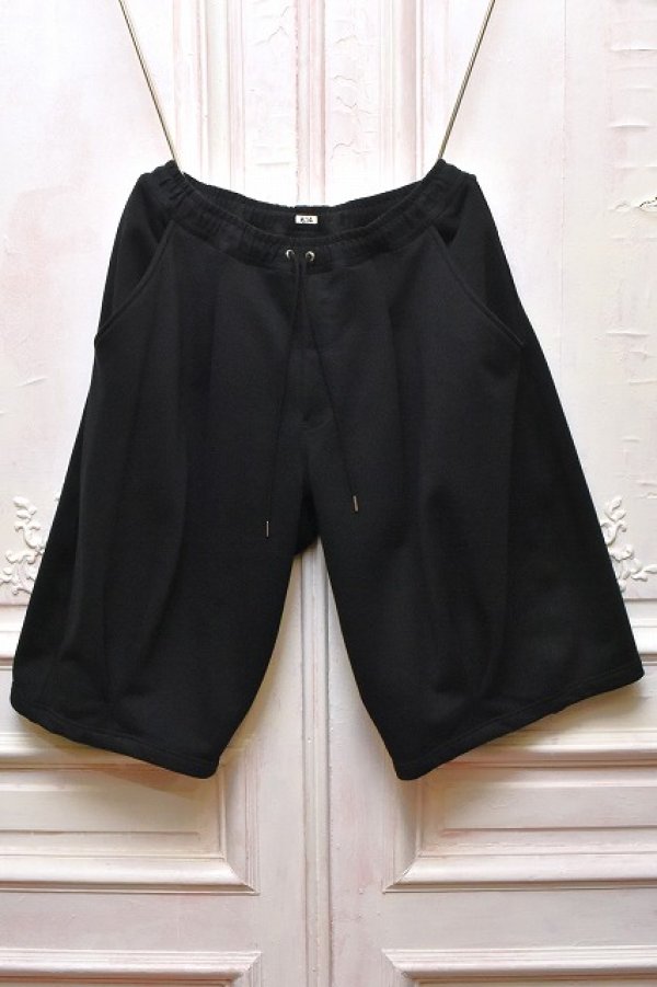 画像1: KHOKI　" Pleated Balloon Sweat Shorts "　col.Black