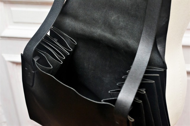 ponpon accordion bag black
